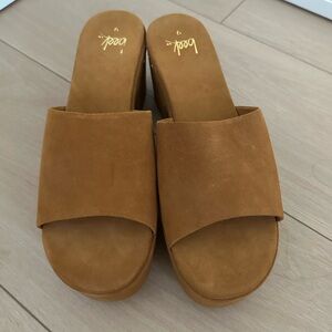 NWOB Beek Kinglet Suede Brown Heeled Platform Sandals 9